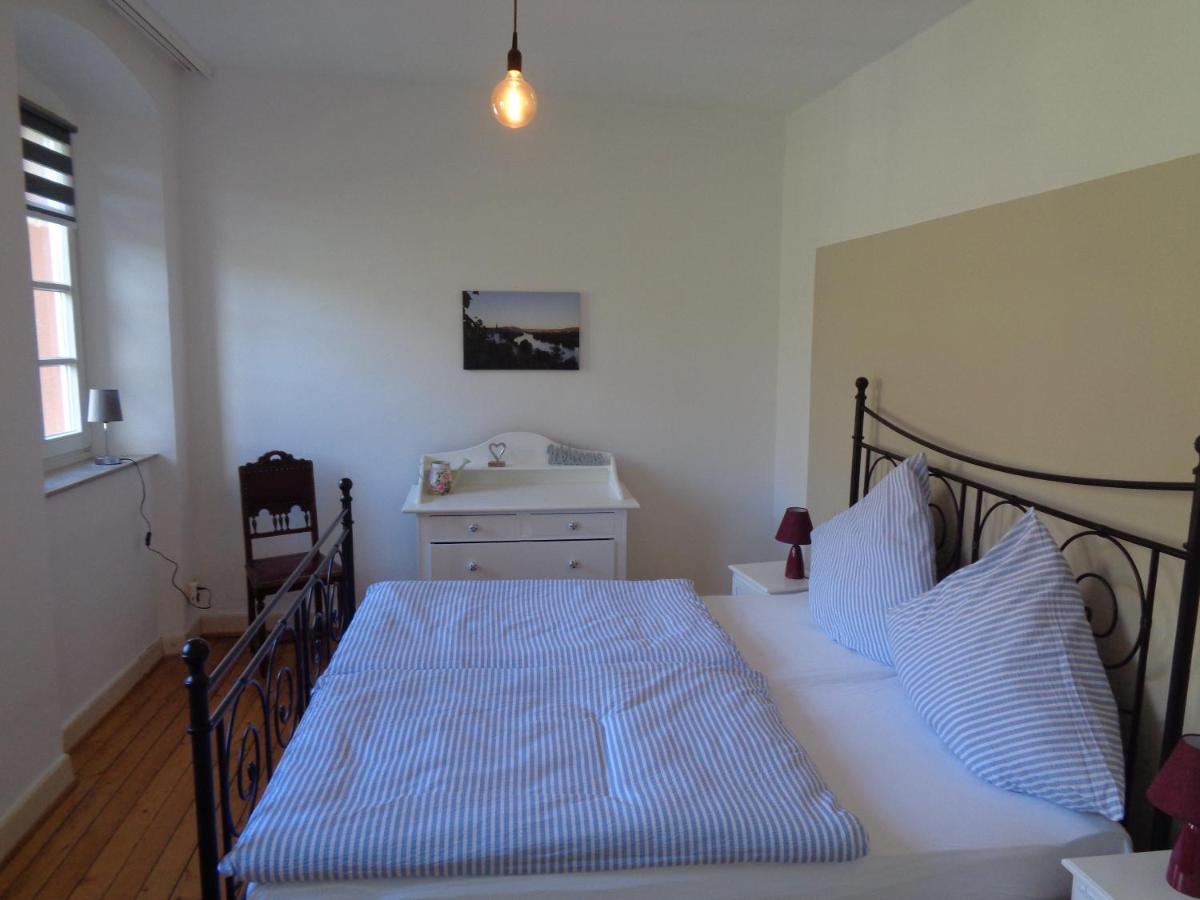 Ferienwohnung Altes Pfarrhaus Mit Flair Und Moselblick Brauneberg Eksteriør bilde