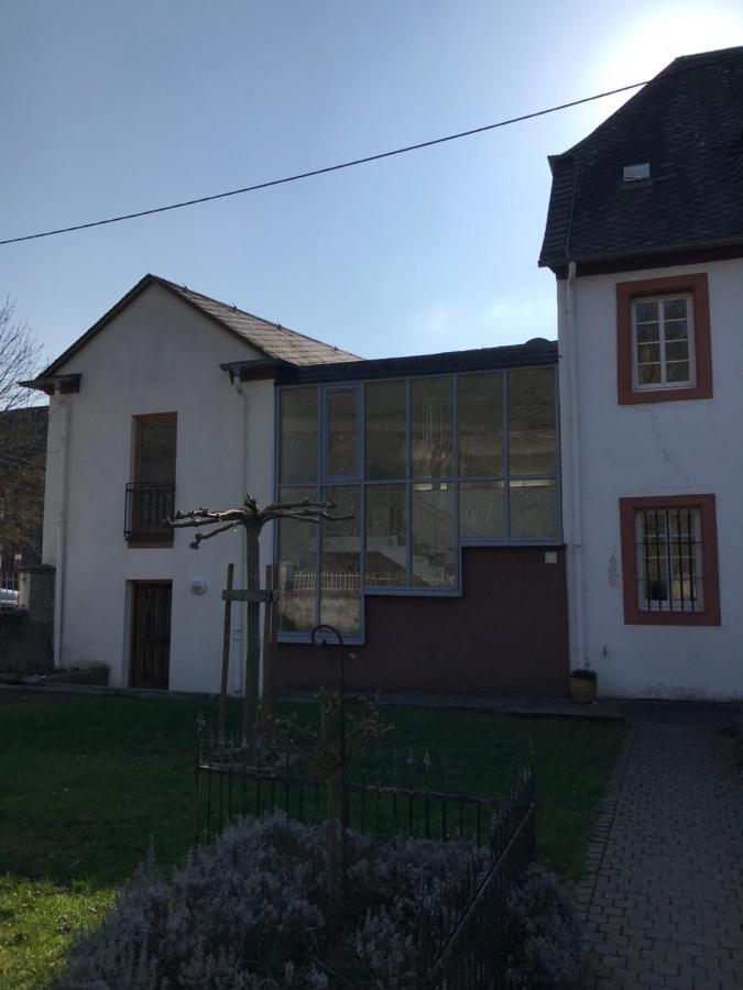 Ferienwohnung Altes Pfarrhaus Mit Flair Und Moselblick Brauneberg Eksteriør bilde