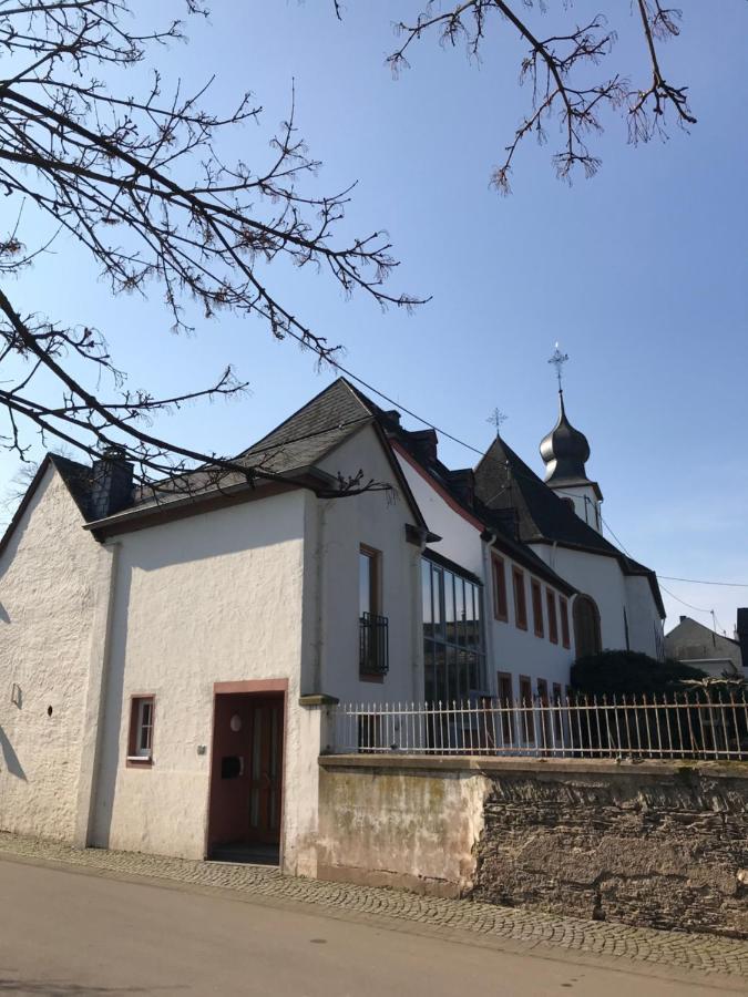 Ferienwohnung Altes Pfarrhaus Mit Flair Und Moselblick Brauneberg Eksteriør bilde