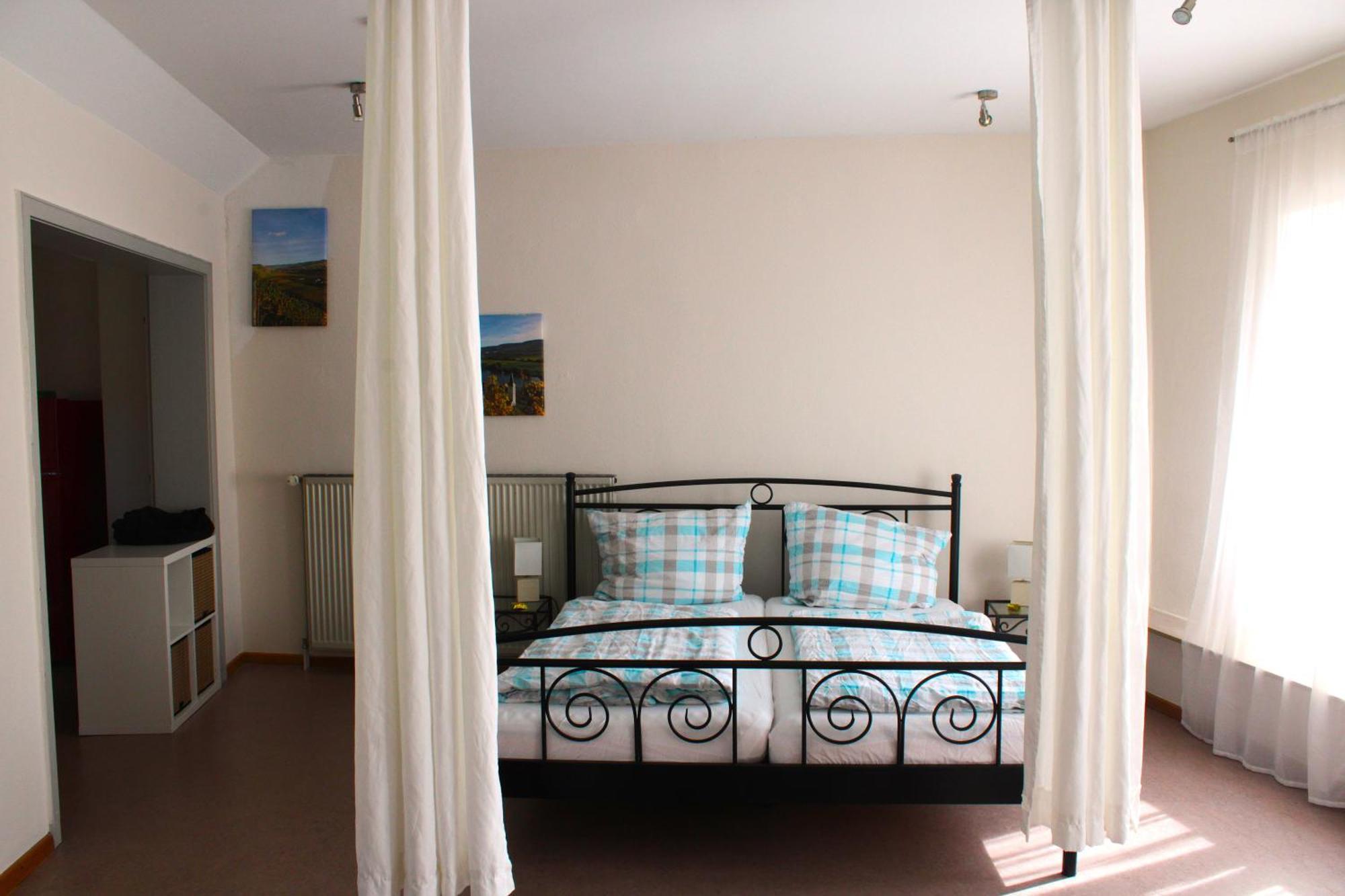 Ferienwohnung Altes Pfarrhaus Mit Flair Und Moselblick Brauneberg Eksteriør bilde